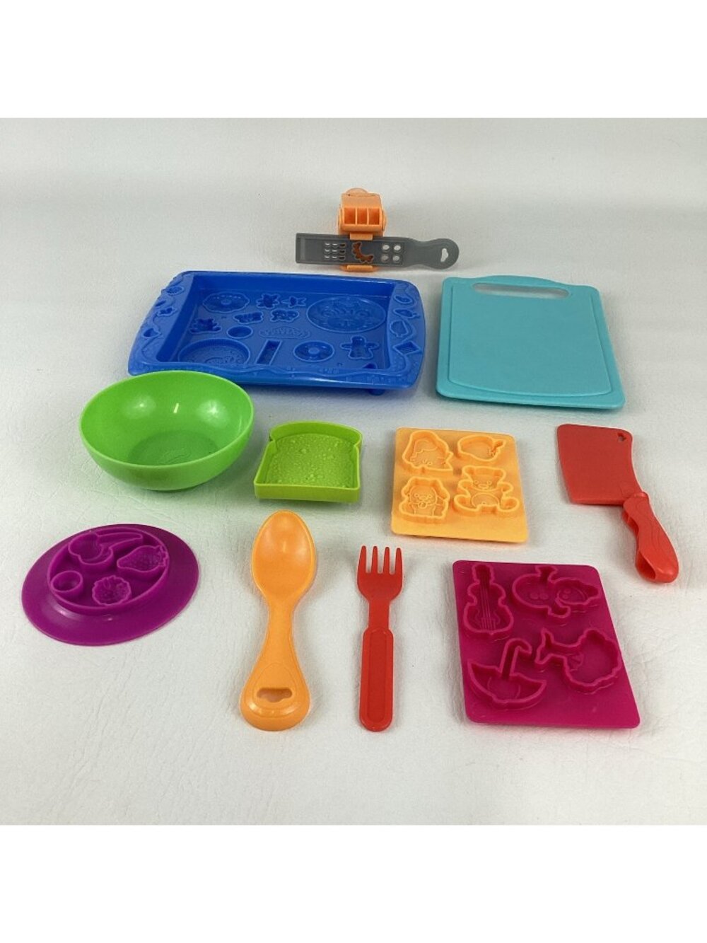 Play Doh Kitchen Creations Bundle Lot Modeling Clay Food Molds Tools Utensils